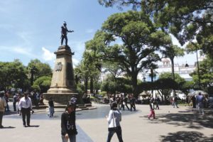 Vista de la Plaza 25 de Mayo en Sucre